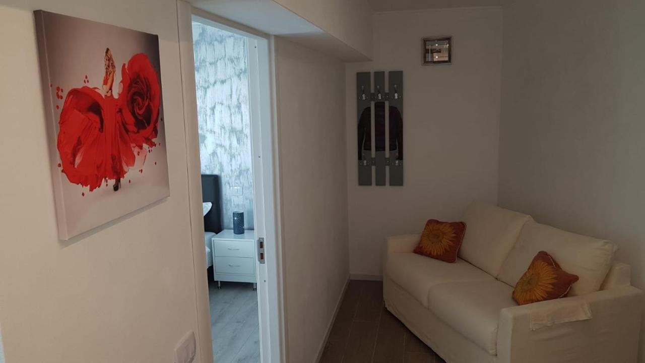 Water Lily Apartment - Self Check-In Nagyvárad Kültér fotó